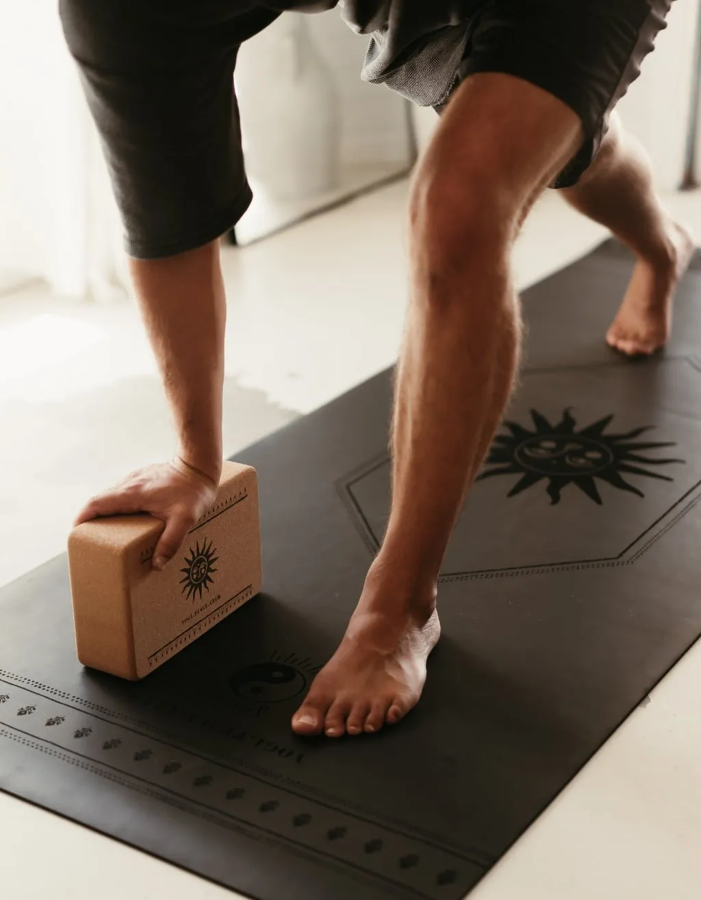 5 mm Deluxe Black Yoga Mat   Strap