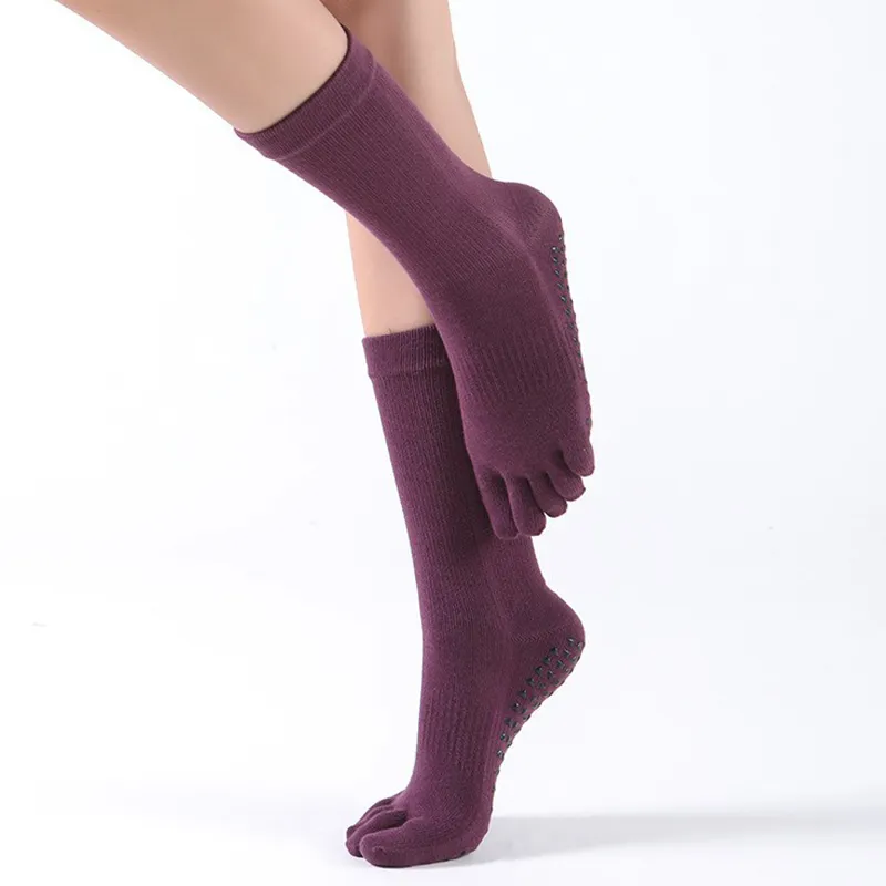 ALIGN Crew Toe Grip Socks Maroon