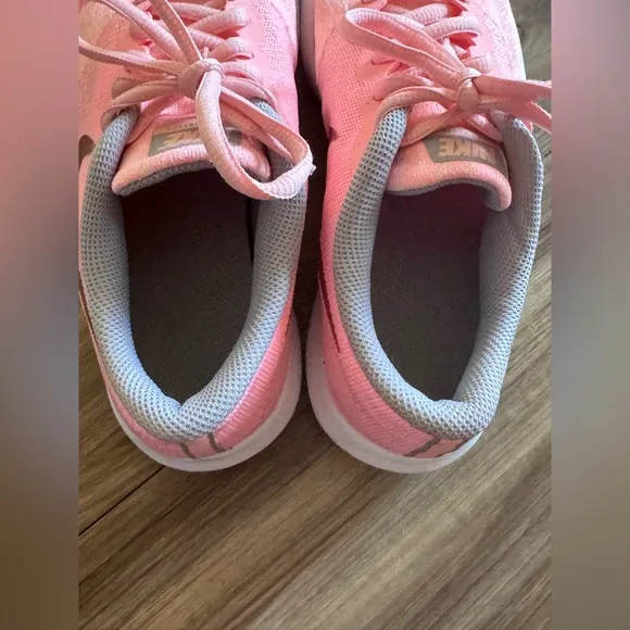 Children’s Nike Flex Contact Sneakers New, Coral Pink*size4.5*