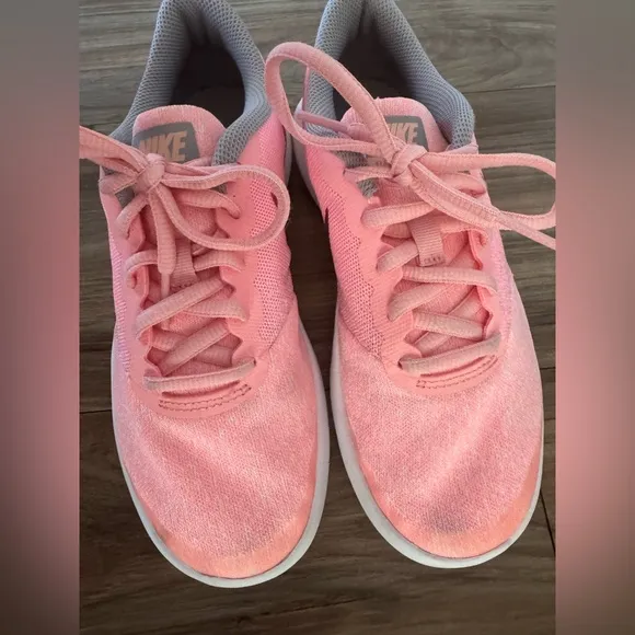 Children’s Nike Flex Contact Sneakers New, Coral Pink*size4.5*