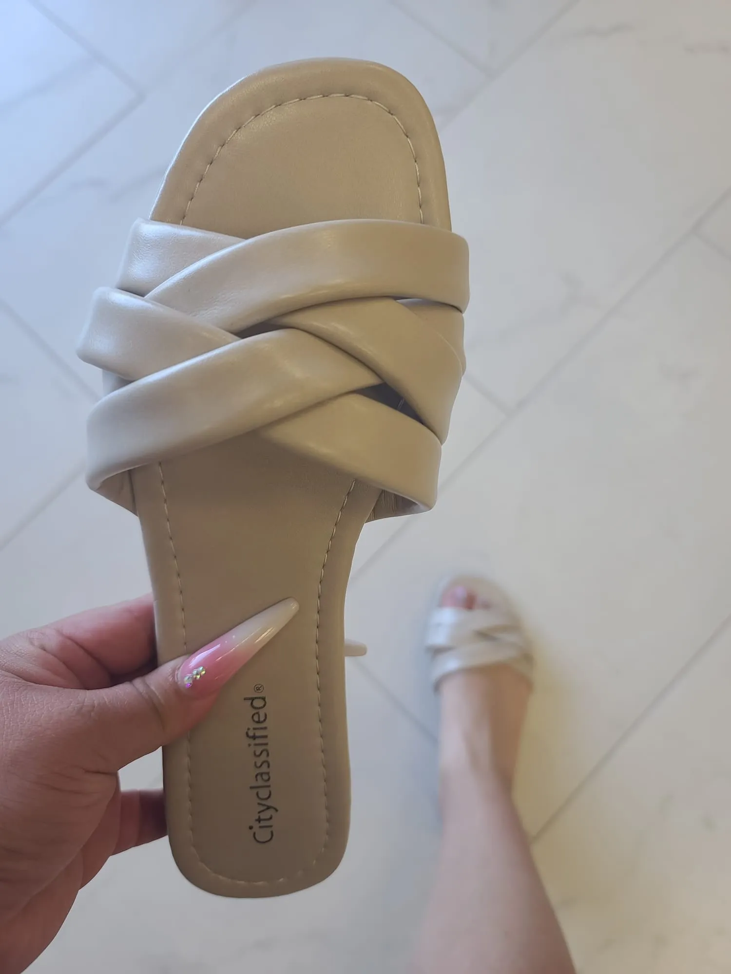 Cute one-s  BONE PU