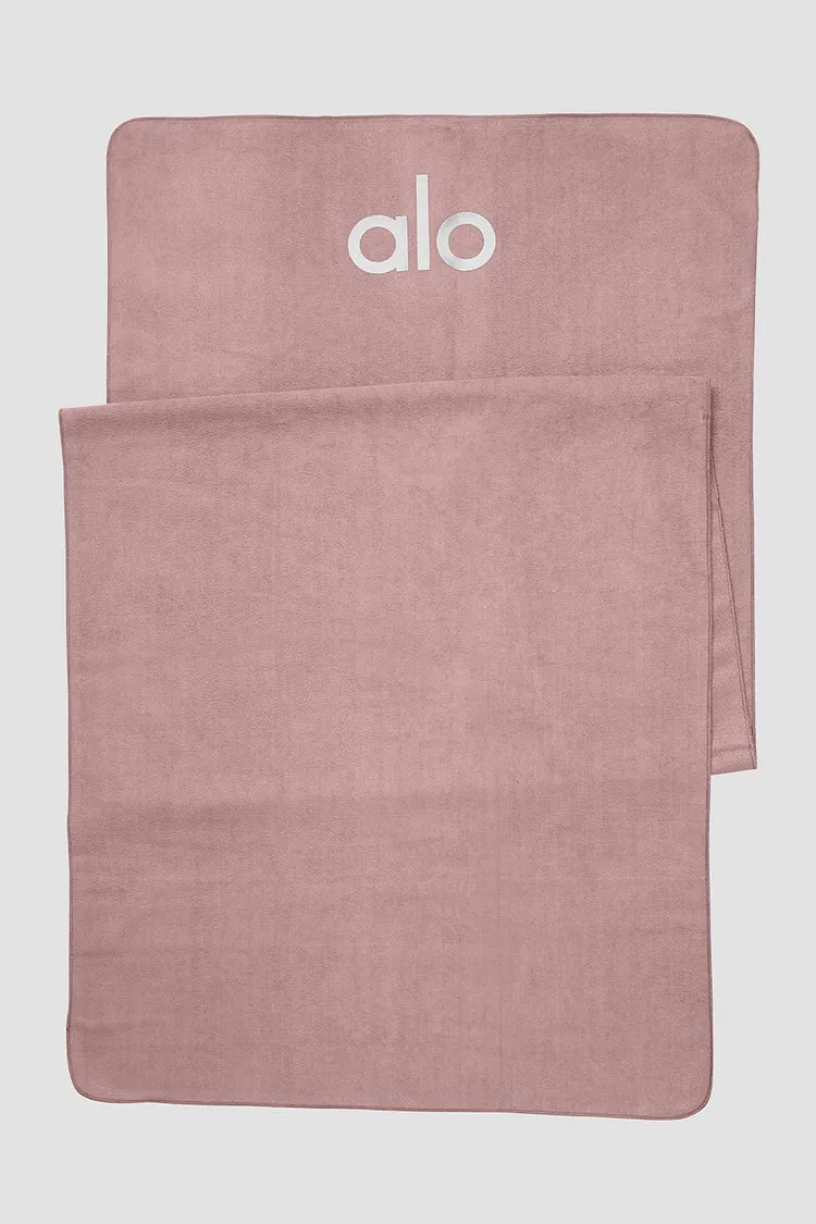 Grounded No-Slip Towel