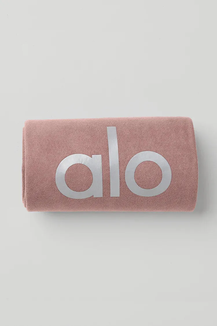 Grounded No-Slip Towel