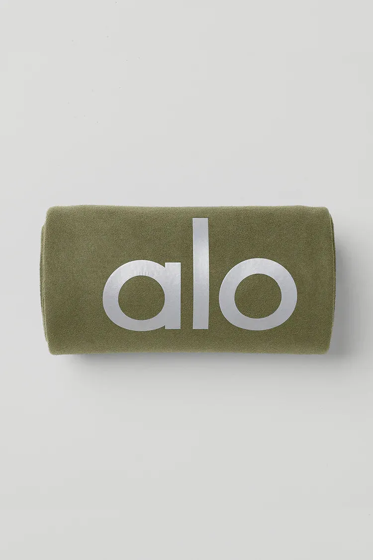 Grounded No-Slip Towel