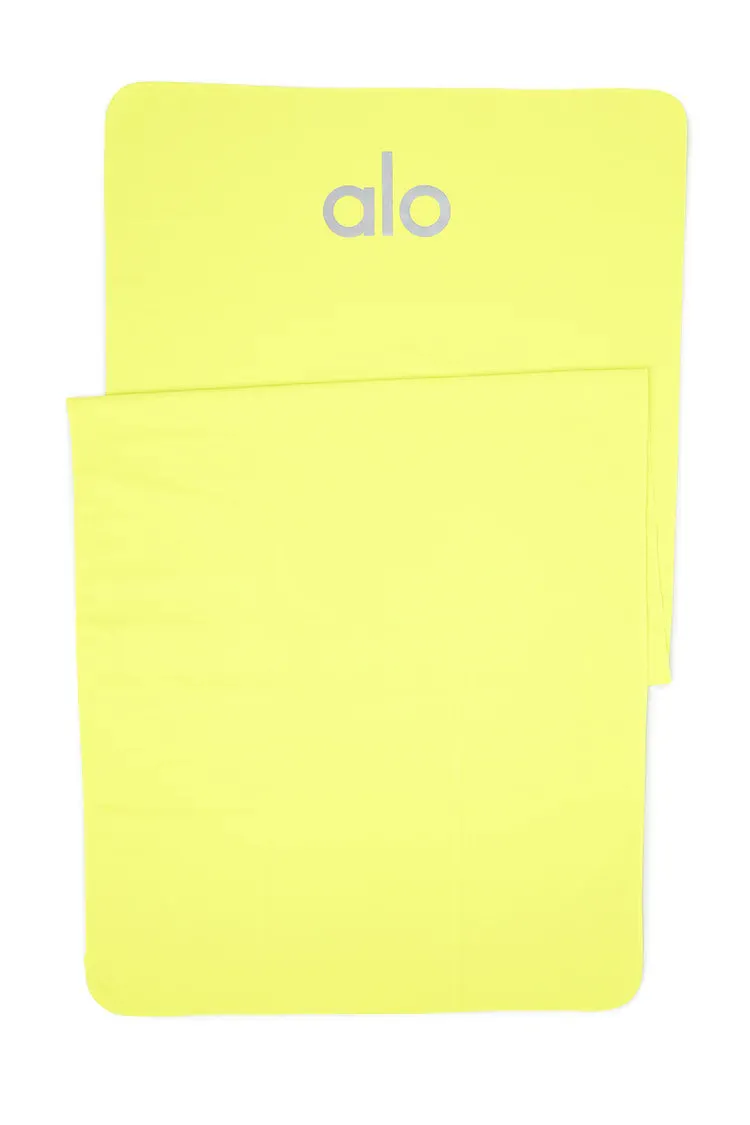 Grounded No-Slip Towel