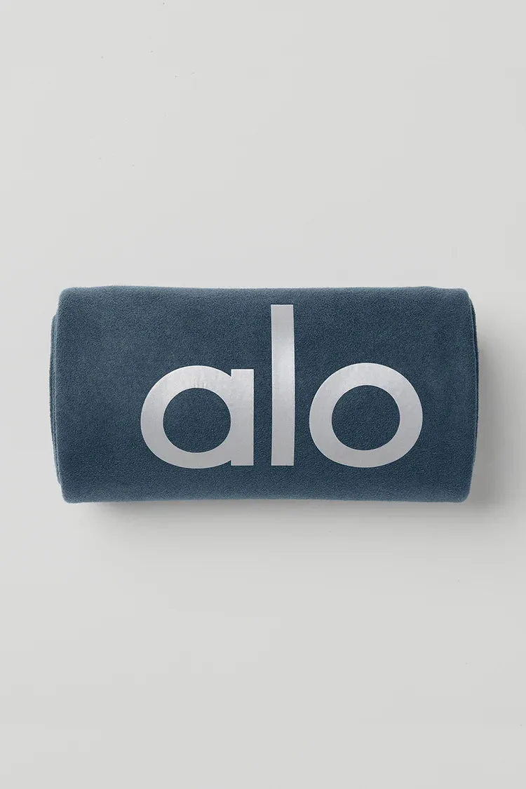 Grounded No-Slip Towel