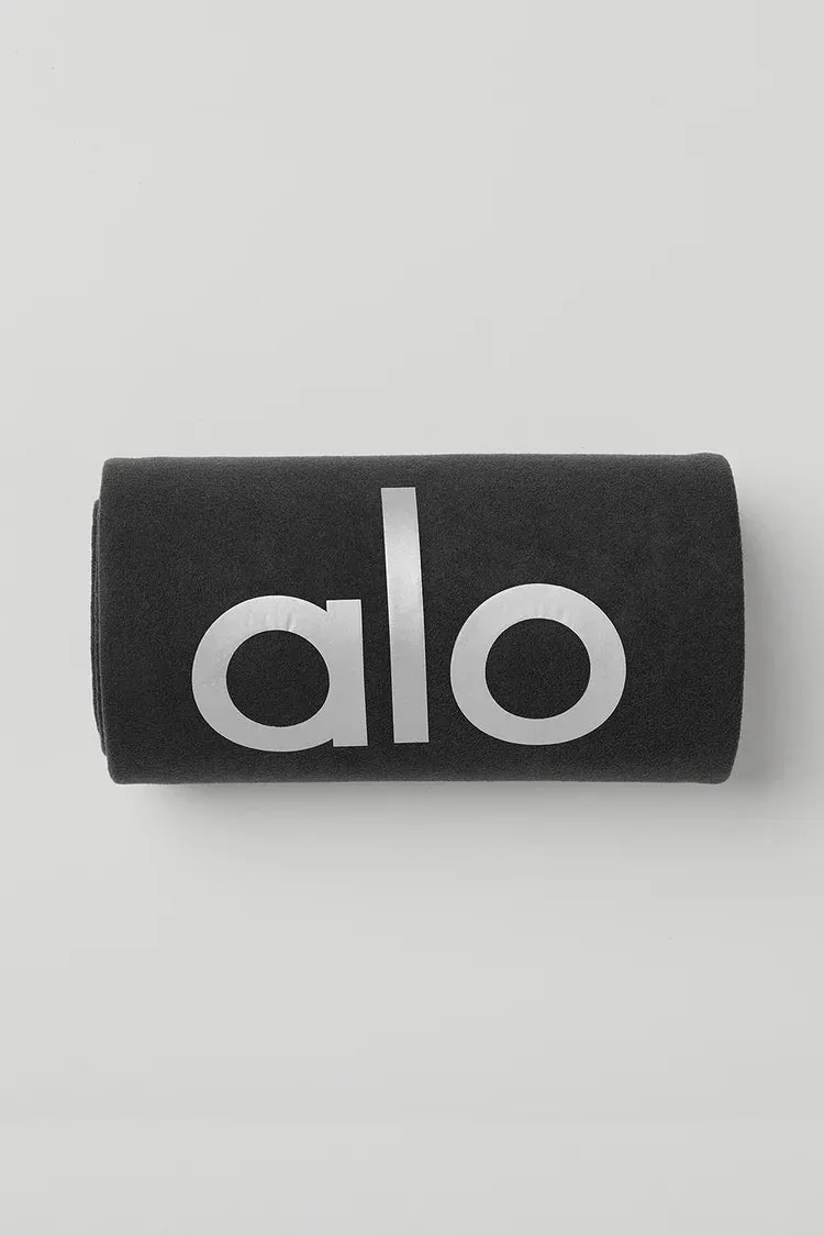 Grounded No-Slip Towel