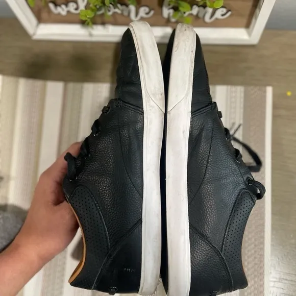 Lacoste Shoes Mens 9 Bayliss Sneaker Black Leather Casual Lace Up Comfort Flat