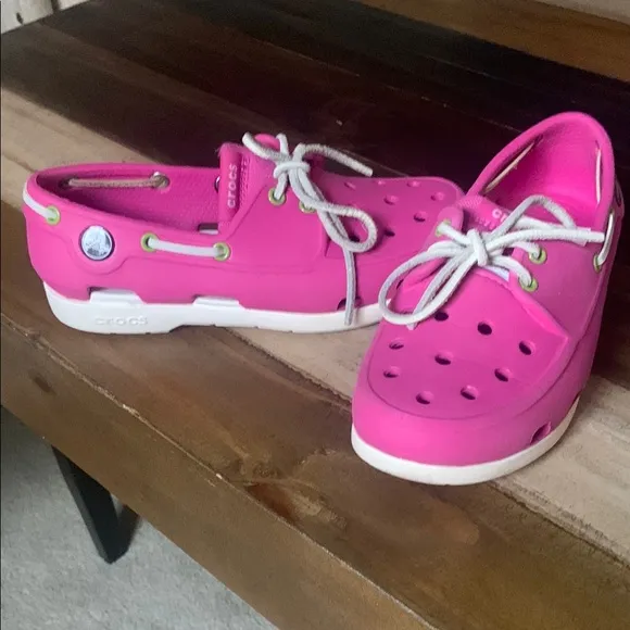 Leather Crocs Girl’s Pink Casual Boat Dock Shoes. Size J2