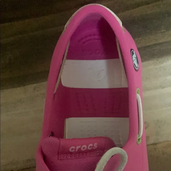 Leather Crocs Girl’s Pink Casual Boat Dock Shoes. Size J2