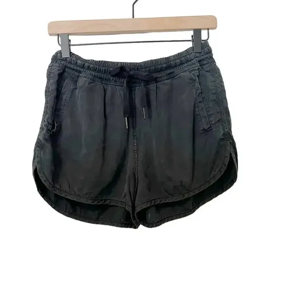 LULULEMON Varsity Shorts in Black Tencel
