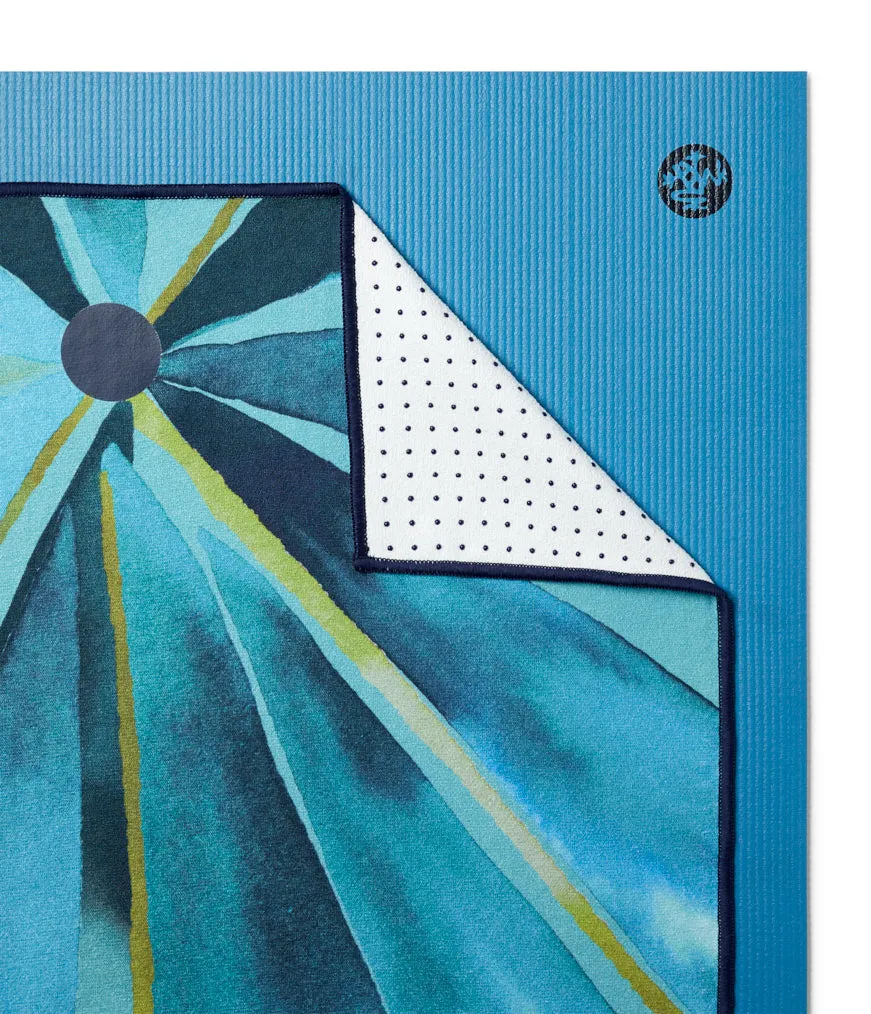 Manduka Yogitoes Skidless Yoga Mat Towel 71'' - Emerald Enlightenment 2.0