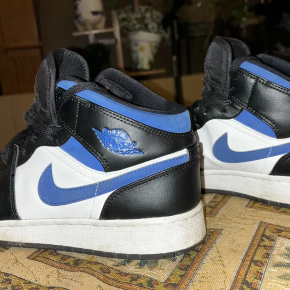 Nike Air Jordan Retro 1 Mid 'Racer Blue' Youth Size 6.5 640734-140 Black White