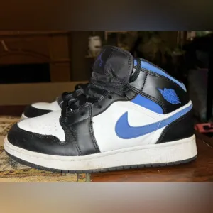 Nike Air Jordan Retro 1 Mid 'Racer Blue' Youth Size 6.5 640734-140 Black White