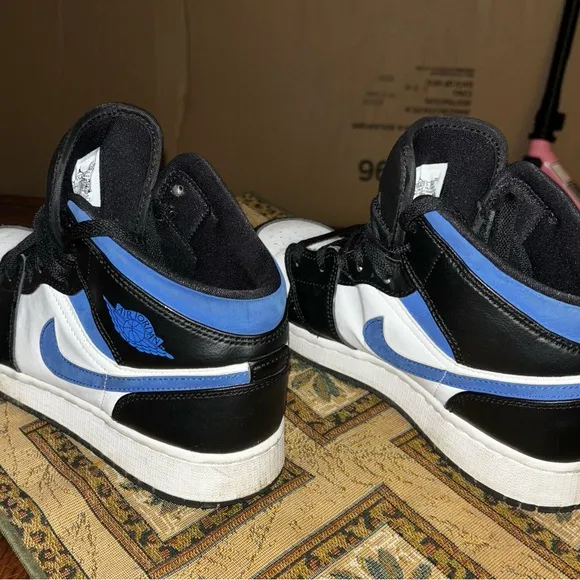 Nike Air Jordan Retro 1 Mid 'Racer Blue' Youth Size 6.5 640734-140 Black White