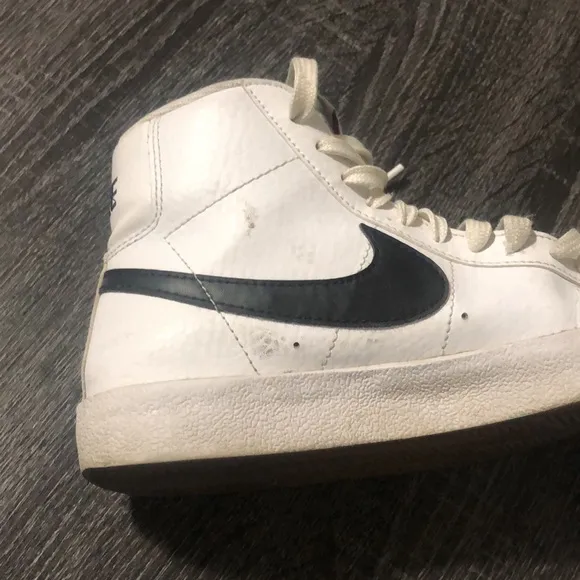 Nike Blazer Mid shoes