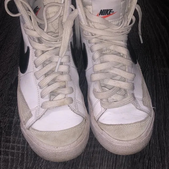 Nike Blazer Mid shoes