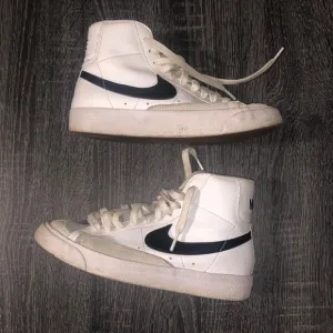 Nike Blazer Mid shoes