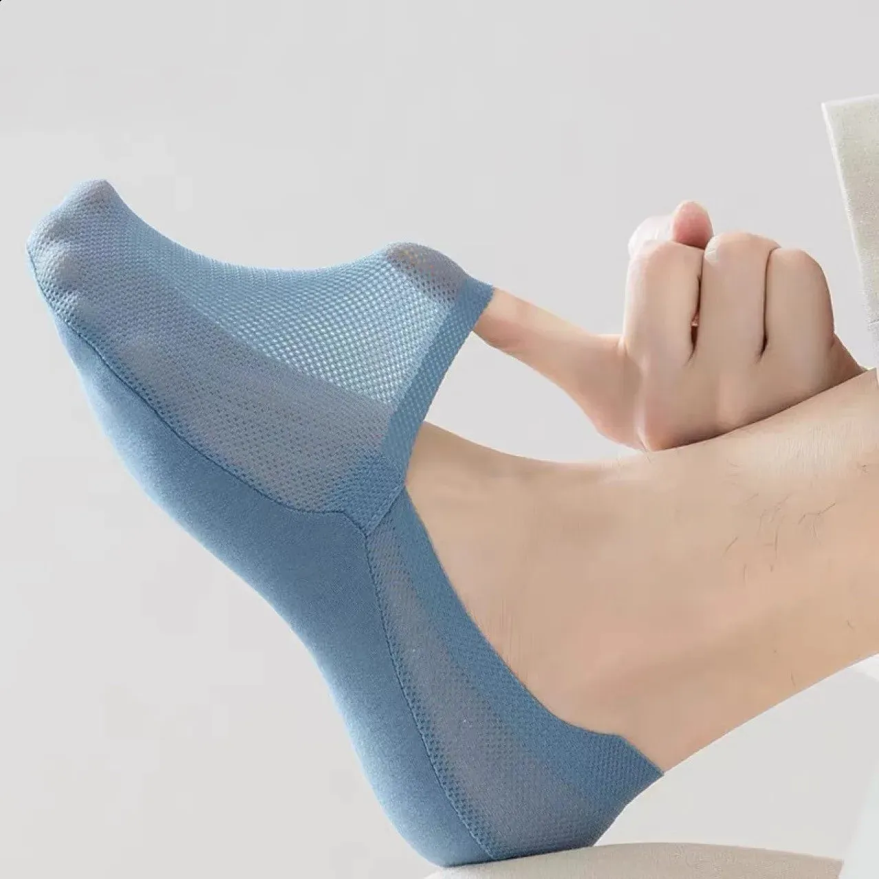 UNISOLE | INVISIBLE BREATHABLE ANTI-SLIP SOCK (5 2 FREE)